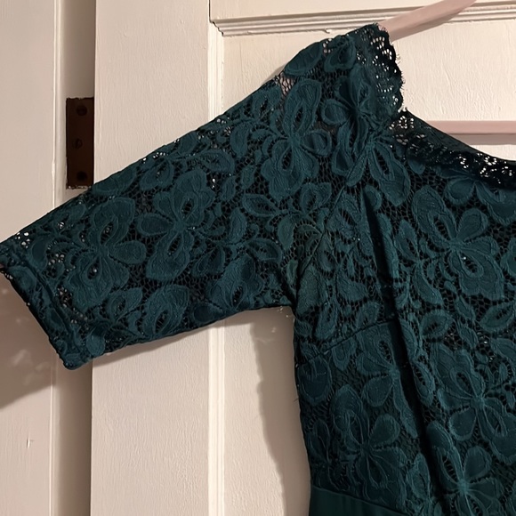 Lace top cocktail dress - Picture 3 of 5